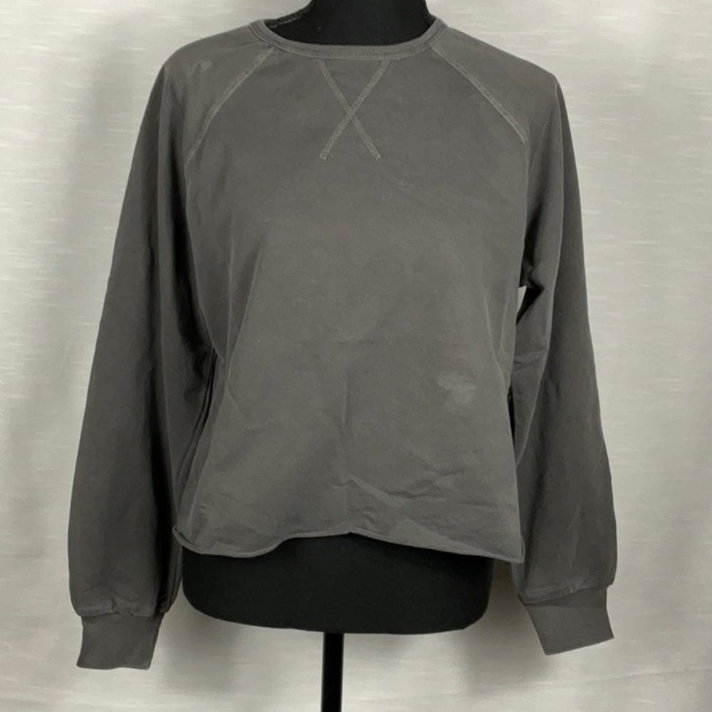 Forever 21 - cropped grey long sleeve shirt